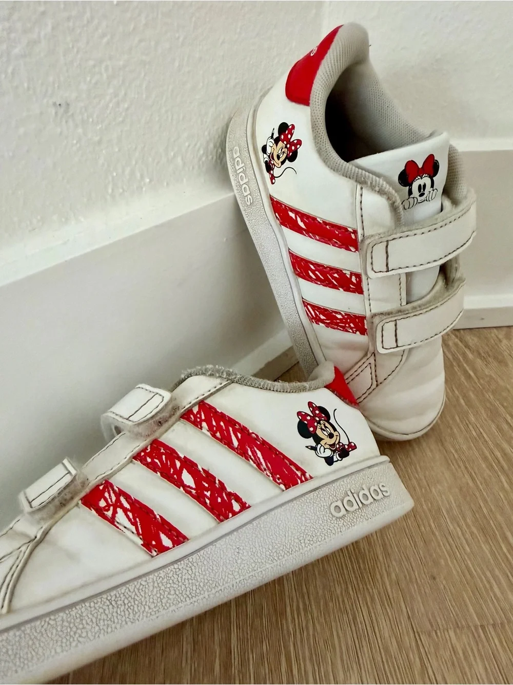 Disney x Adidas Grand Court Minnie Mouse Sneakers 10K & Matching Mini Clutch Set